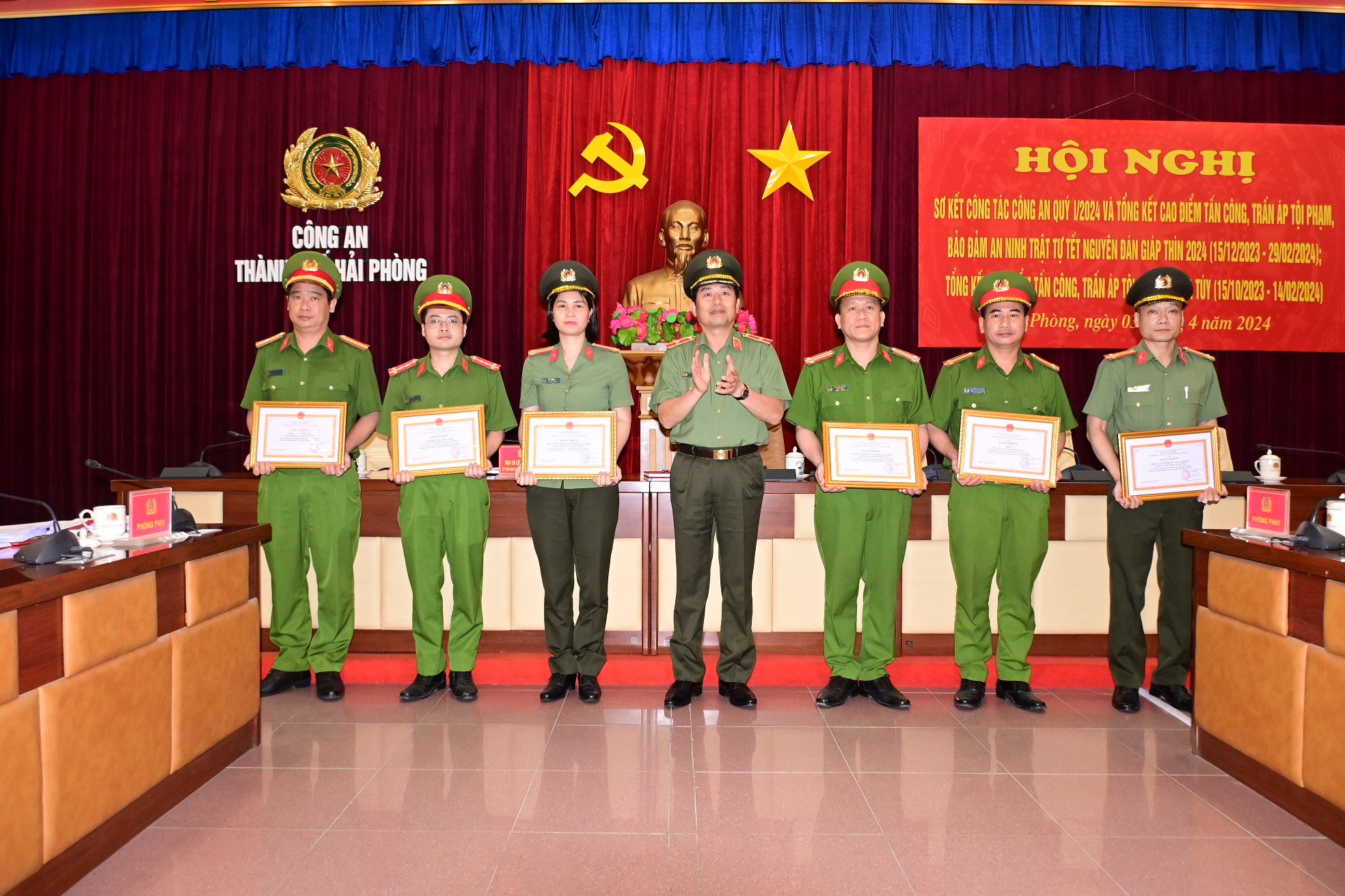 Biểu dương 10 tập thể có thành tích xuất sắc trong cao điểm tấn công, trấn áp tội phạm bảo đảm ANTT Tết Nguyên đán Giáp Thìn 2024; cao điểm tấn công, trấn áp tội phạm về ma tuý